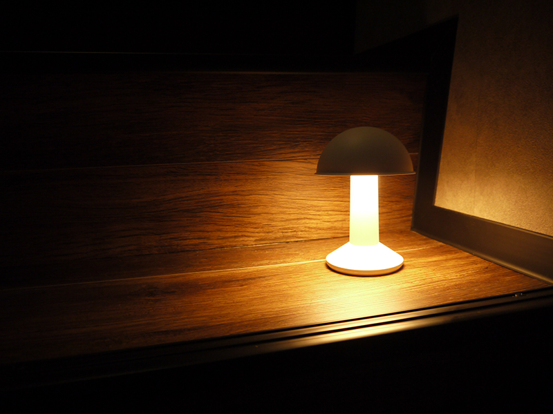 MUSHROOM LED ポータブル ランプ