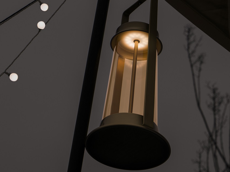 EXPLORER LED ポータブルランプ フォレストグリーン