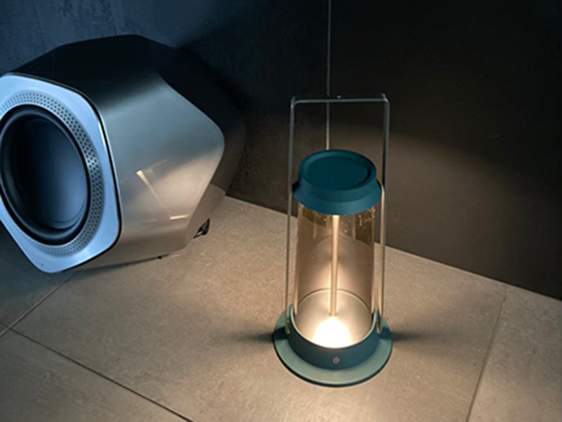 EXPLORER LED ポータブルランプ フォレストグリーン