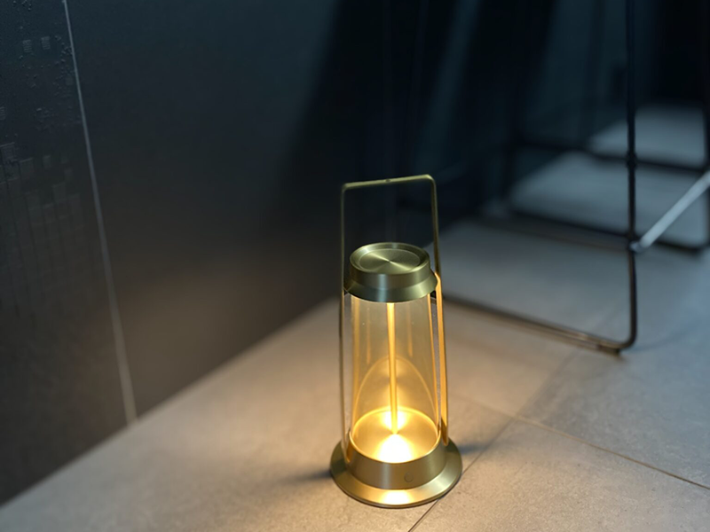 EXPLORER LED ポータブルランプ ゴールド