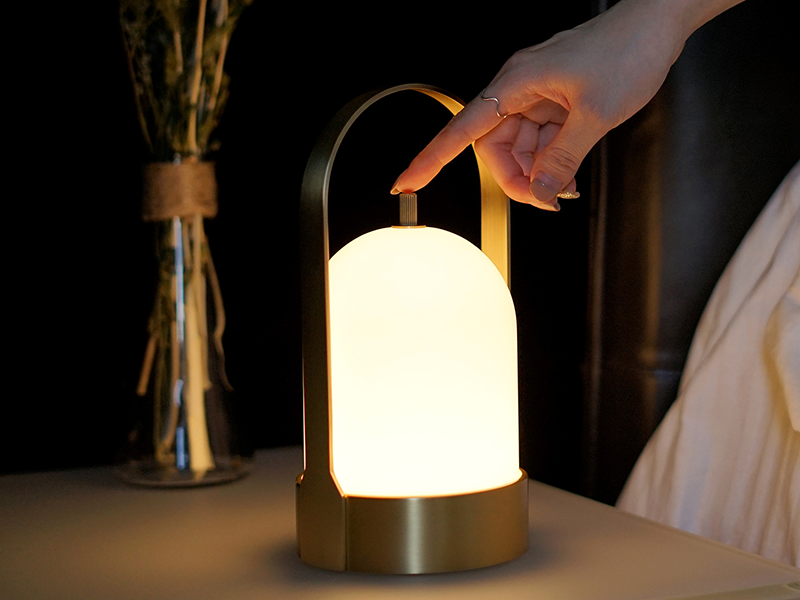 DAWN LED ポータブルランプ ゴールド