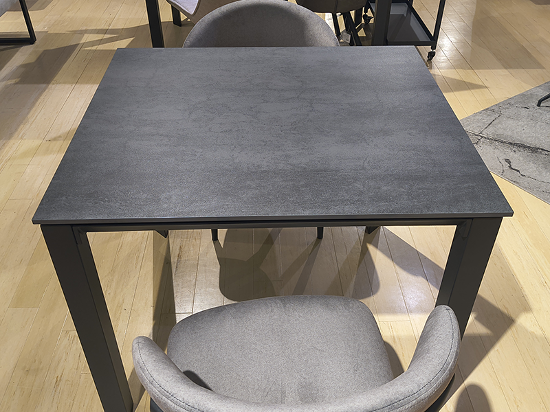 グラナダ2 135 セラミックテーブル