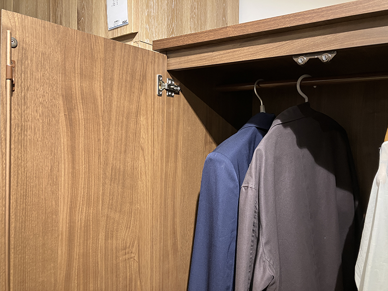 ジェノバ 80ワードローブ