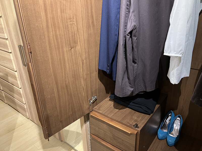 ジェノバ 80ワードローブ