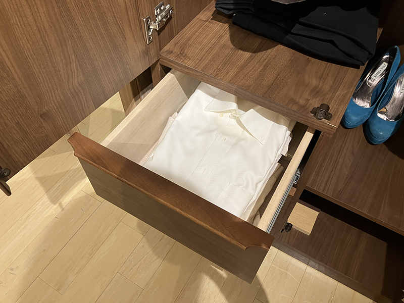 ジェノバ 80ワードローブ