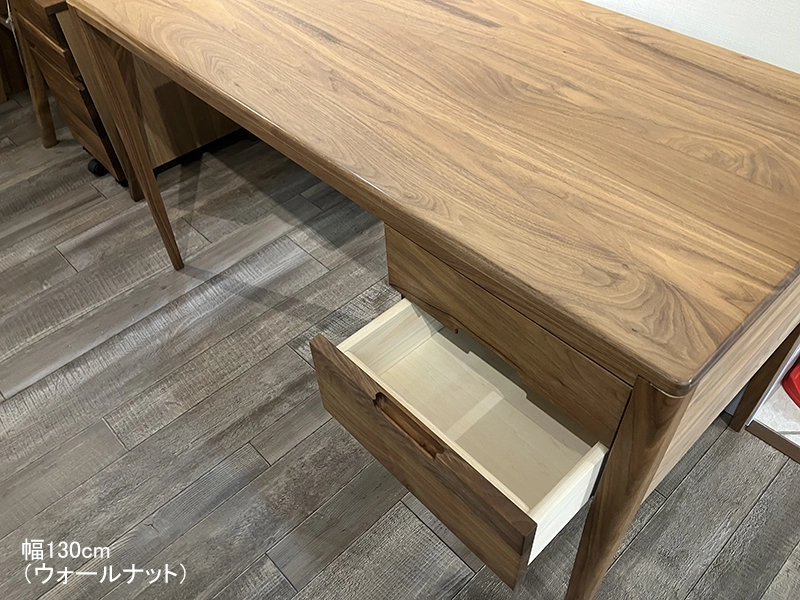 キヴァ デスク
