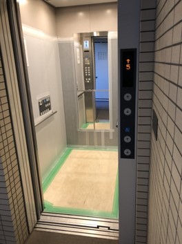 マンションのエレベーターの写真
